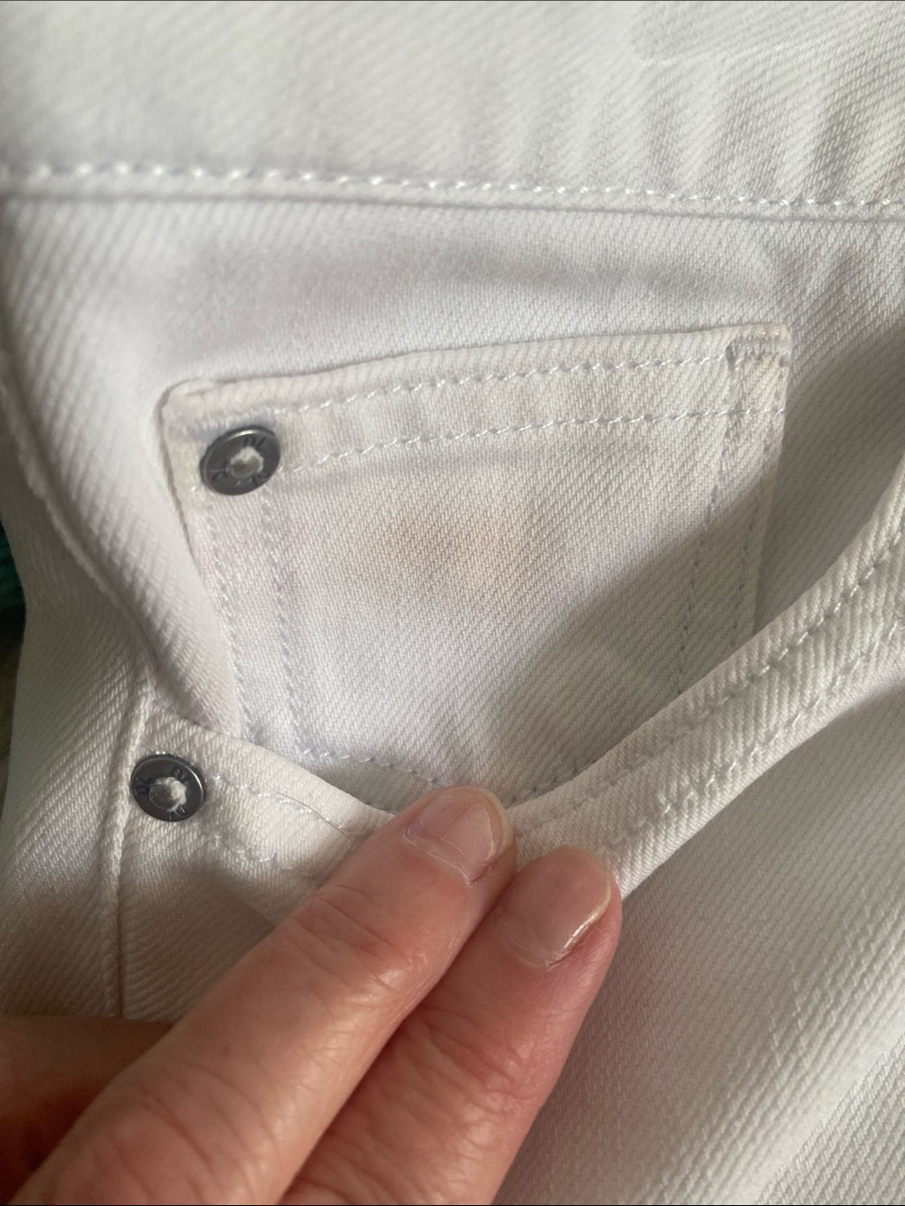DL1961 Lola White Frayed Hem Denim Shorts SIZE 27. A stain callout - Picture 14 of 15